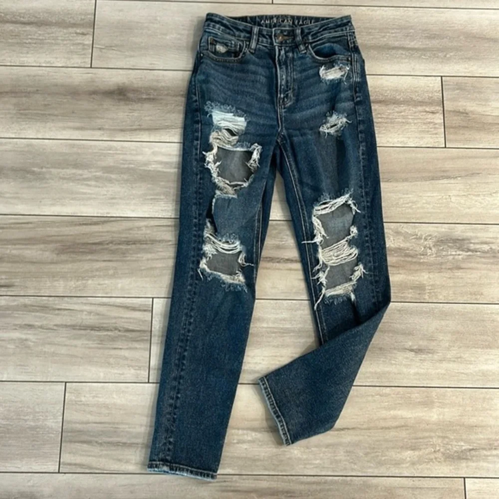 American Eagle MOM jeans size 00 distressed